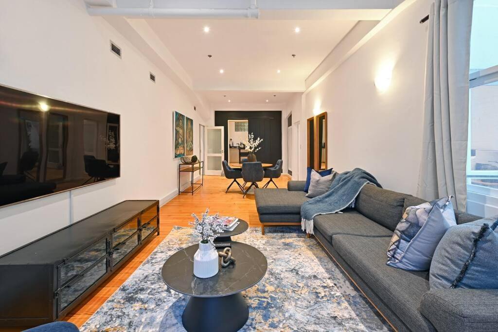 Luna - Luxurious 2 Bedroom City On Bree Street! Apartment