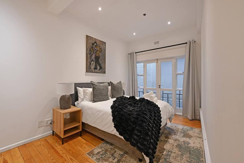 Luna - Luxurious 2 Bedroom City On Bree Street! Apartment *