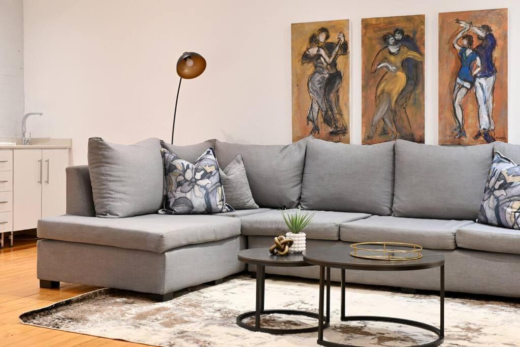 Luna - Luxurious 2 Bedroom City On Bree Street!