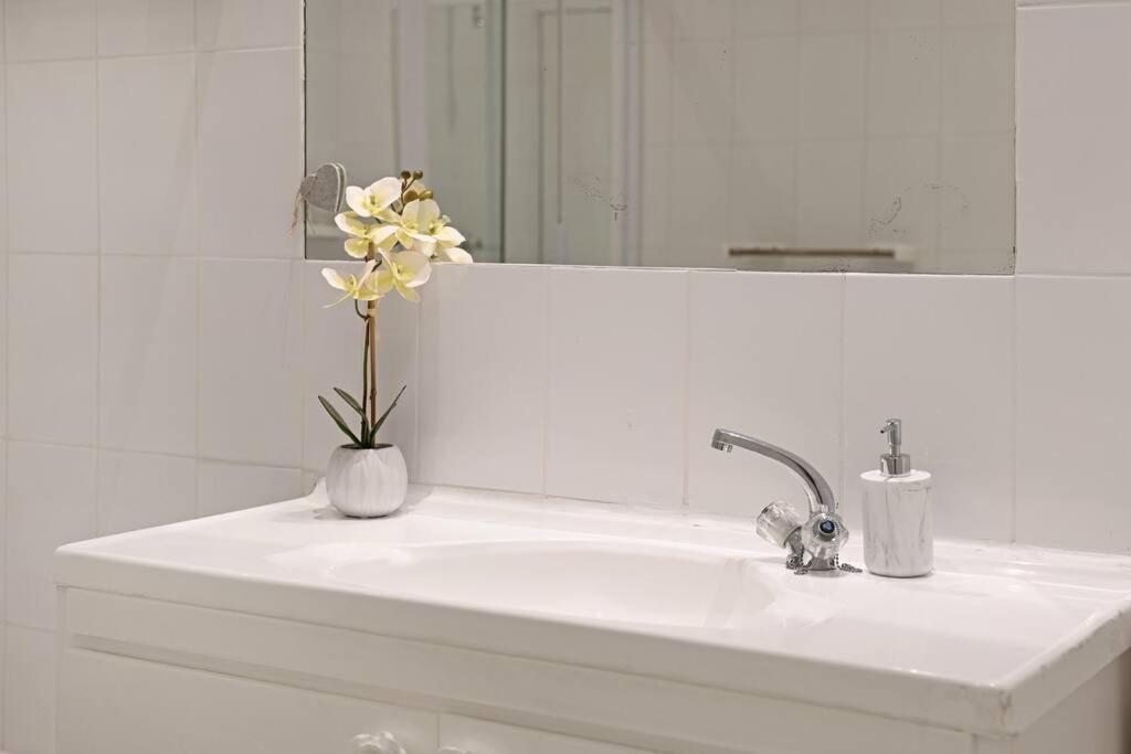 Luna - Luxurious 2 Bedroom City On Bree Street! Apartment