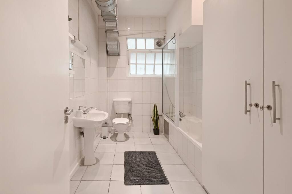 Luna - Luxurious 2 Bedroom City On Bree Street! Apartment *