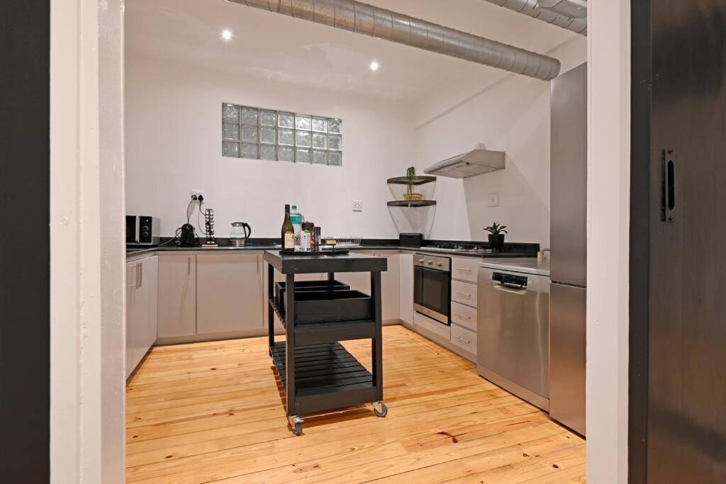 Luna - Luxurious 2 Bedroom City On Bree Street! Apartment