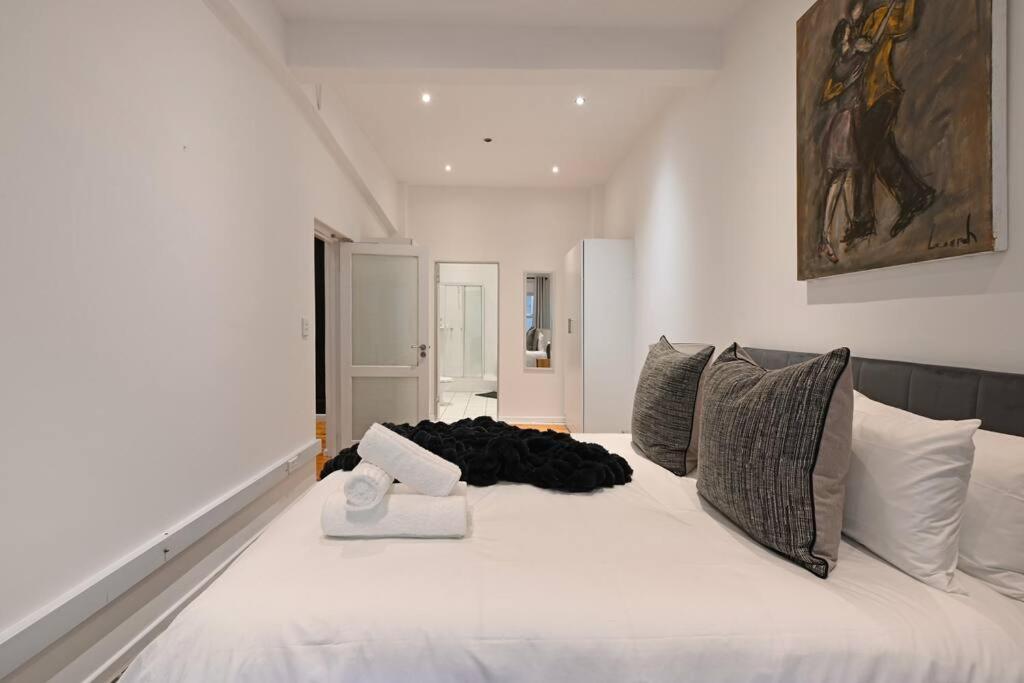 Apartment Luna - Luxurious 2 Bedroom City On Bree Street!