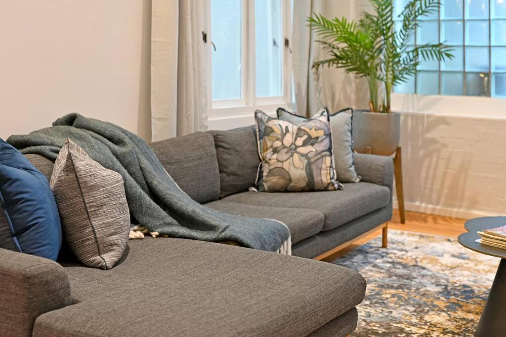 Apartment Luna - Luxurious 2 Bedroom City On Bree Street!