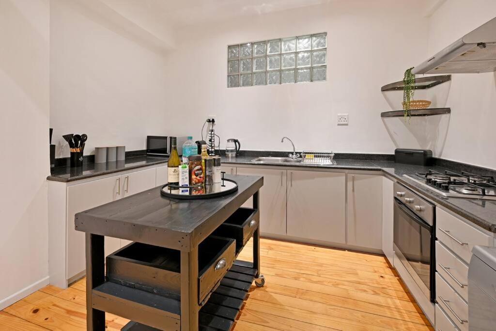 Luna - Luxurious 2 Bedroom City On Bree Street! Apartment