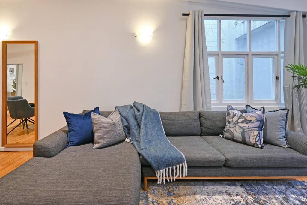Luna - Luxurious 2 Bedroom City On Bree Street! *