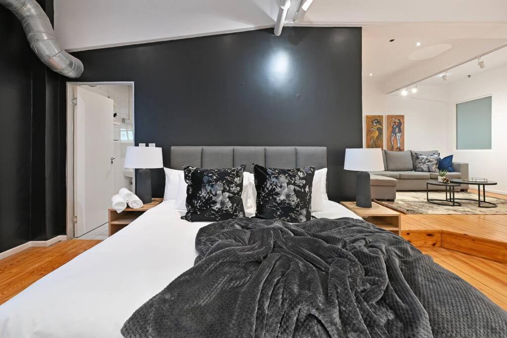Luna - Luxurious 2 Bedroom City On Bree Street! Cape Town