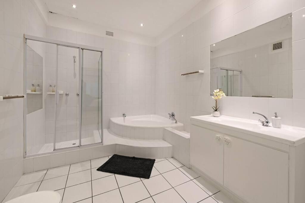 Luna - Luxurious 2 Bedroom City On Bree Street! Apartment