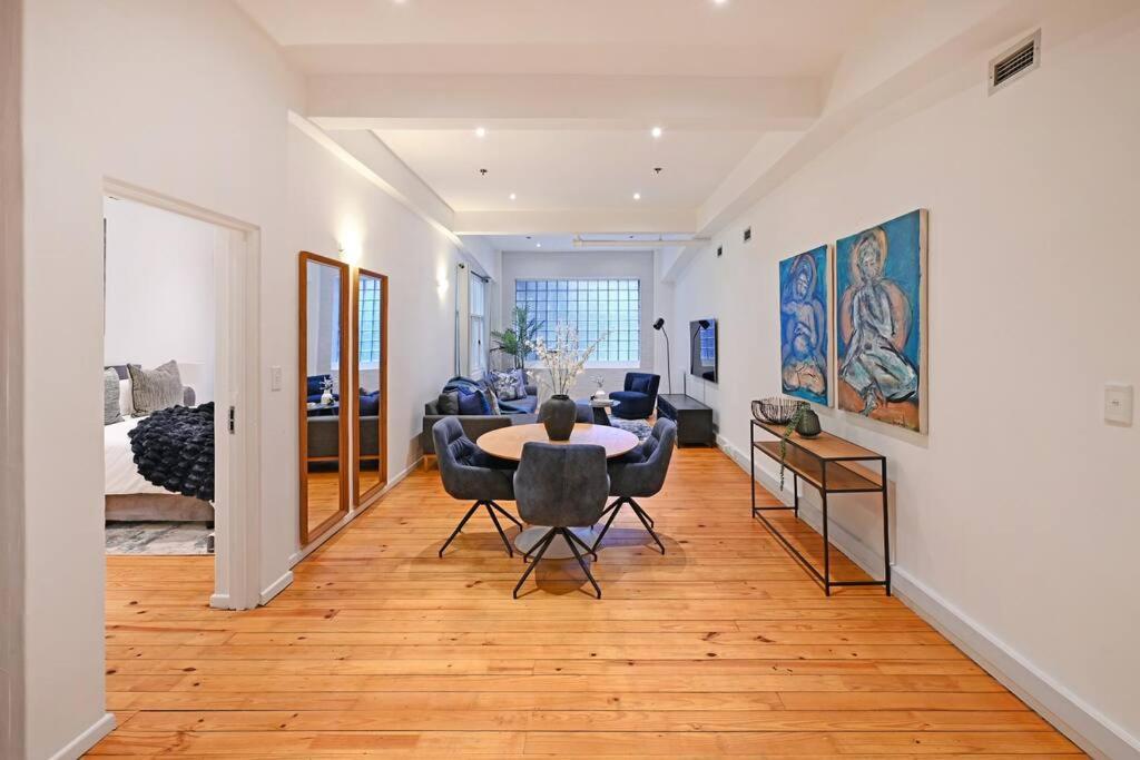 Luna - Luxurious 2 Bedroom City On Bree Street! Apartment